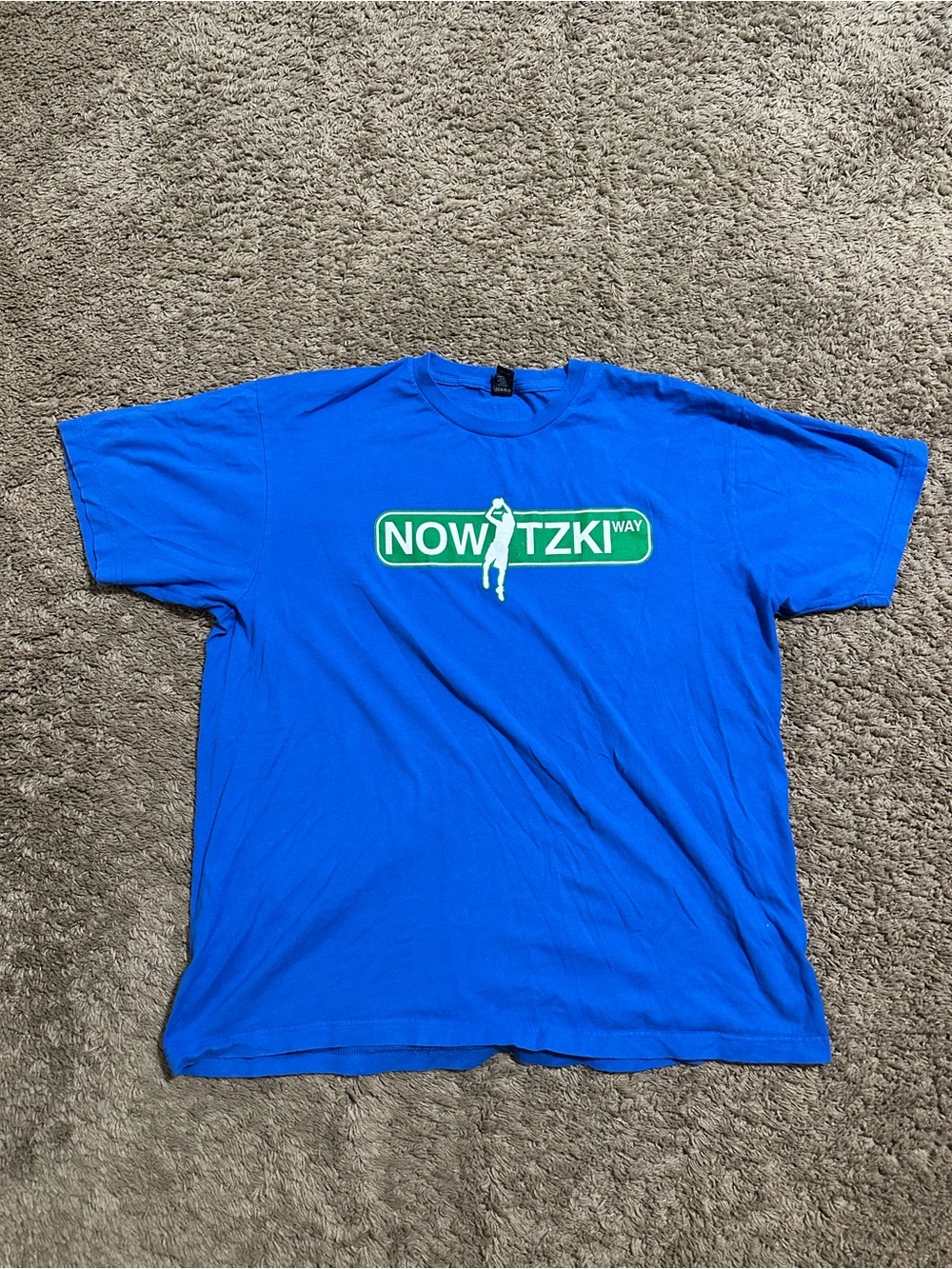 Vintage Dallas Mavericks “Nowitzki Way” shirt 00s size xl